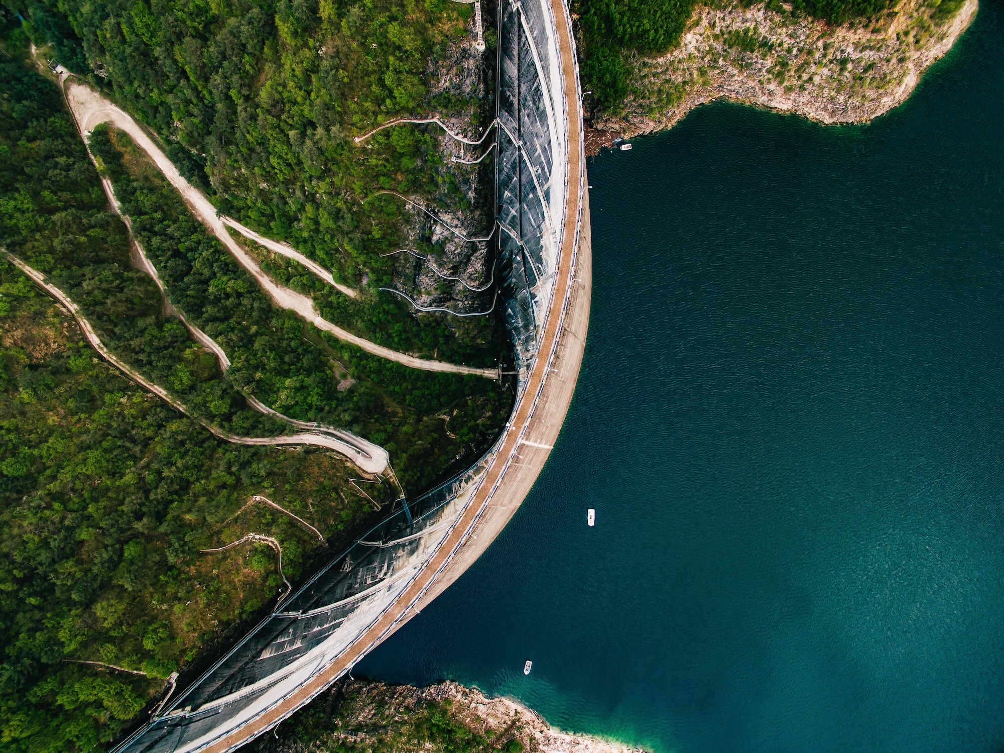 Barrage de Valvestino sur le lac de Garde en Italie. Centrale hydroélectrique - la bellenergie