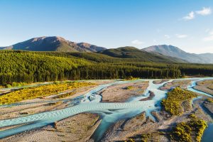 Paysage superbe, une nature préservée, l'énergie naturelle de l'eau, du vent et du soleil - la bellenergie