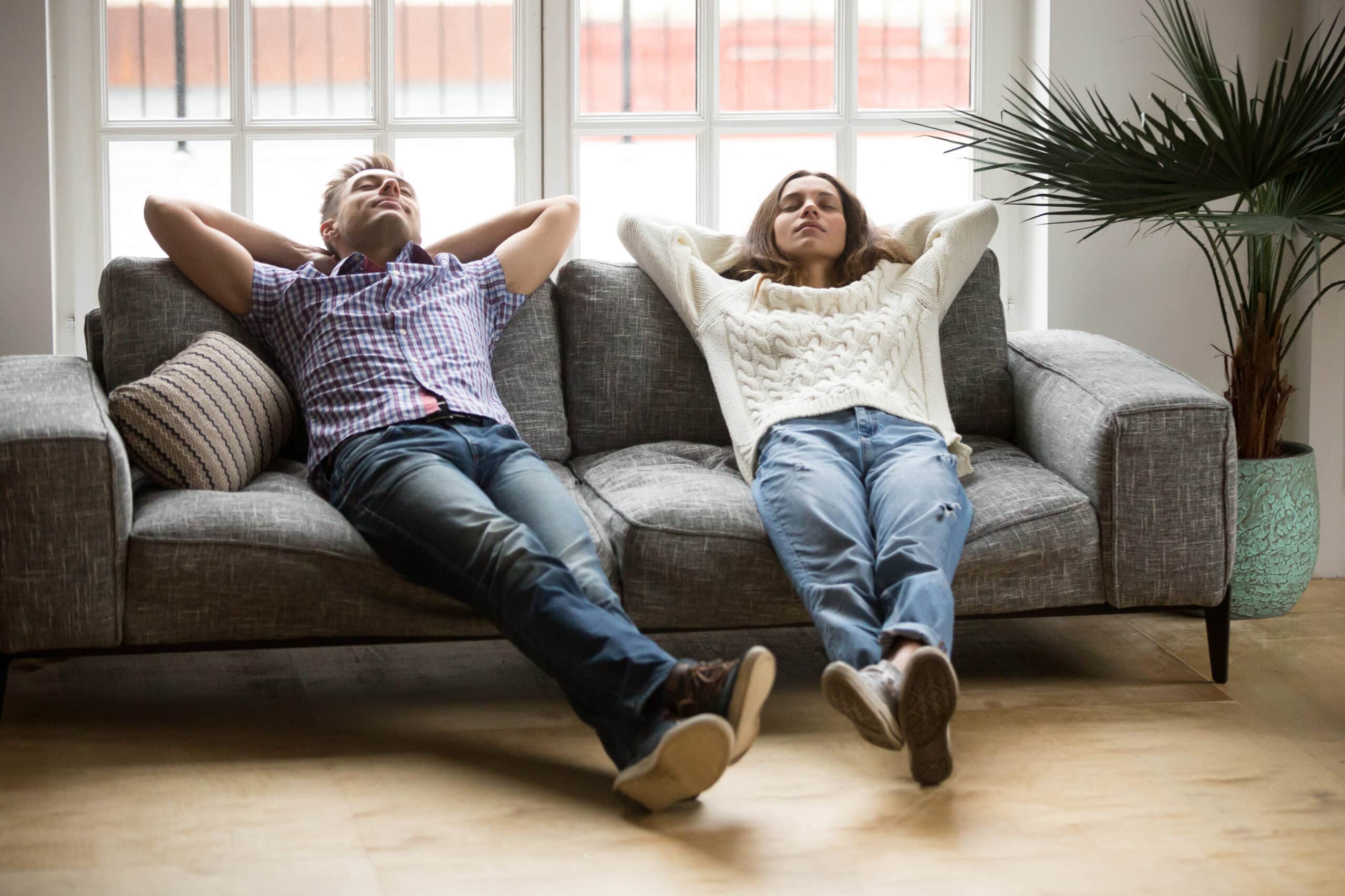 Couple serein qui se repose - la bellenergie